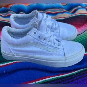 Men’s 4.5 all white vans